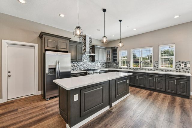 5850 E Ashley Ln, Stockton, CA 95212