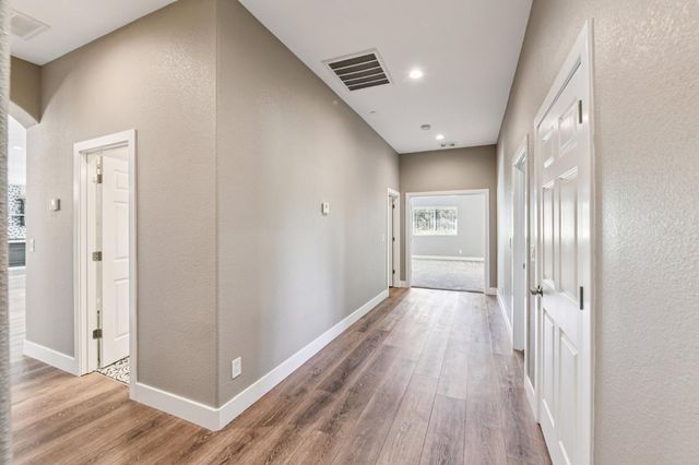 5850 E Ashley Ln, Stockton, CA 95212