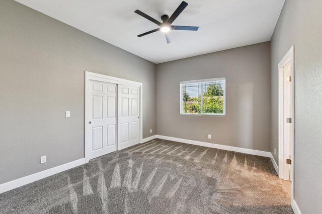 5850 E Ashley Ln, Stockton, CA 95212