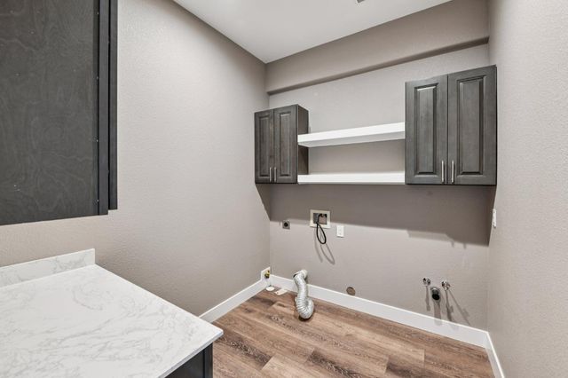 5850 E Ashley Ln, Stockton, CA 95212