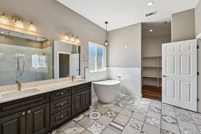 5850 E Ashley Ln, Stockton, CA 95212