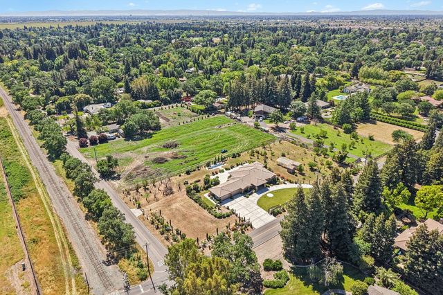 5850 E Ashley Ln, Stockton, CA 95212