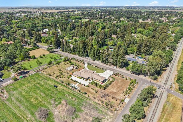 5850 E Ashley Ln, Stockton, CA 95212