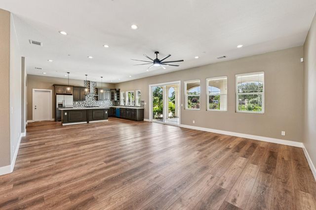 5850 E Ashley Ln, Stockton, CA 95212