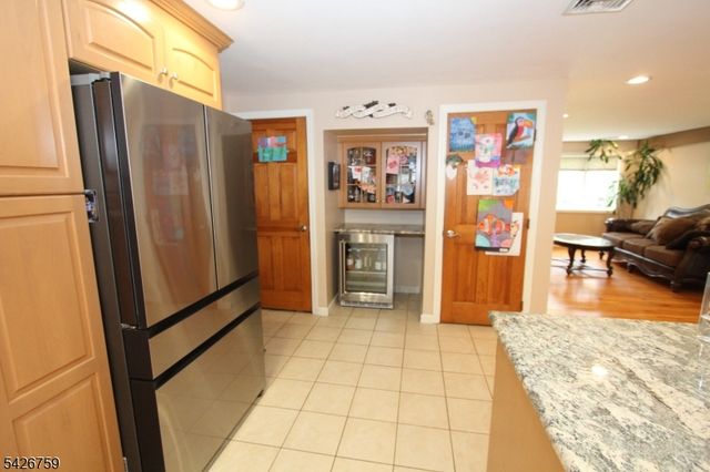 7 Stuart St, Waldwick Boro, NJ 07463
