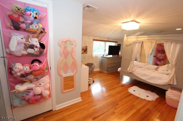 7 Stuart St, Waldwick Boro, NJ 07463