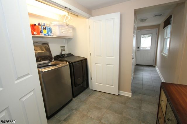 7 Stuart St, Waldwick Boro, NJ 07463