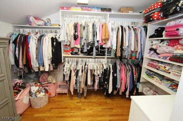 7 Stuart St, Waldwick Boro, NJ 07463