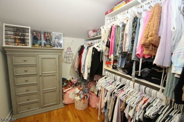7 Stuart St, Waldwick Boro, NJ 07463