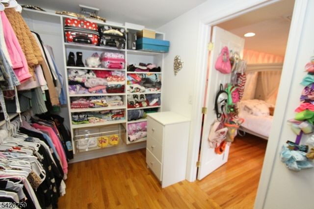 7 Stuart St, Waldwick Boro, NJ 07463
