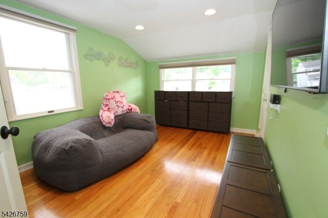 7 Stuart St, Waldwick Boro, NJ 07463