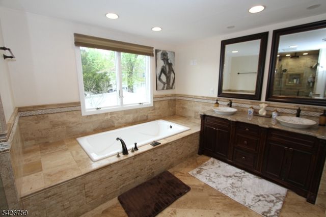 7 Stuart St, Waldwick Boro, NJ 07463