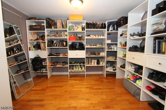 7 Stuart St, Waldwick Boro, NJ 07463