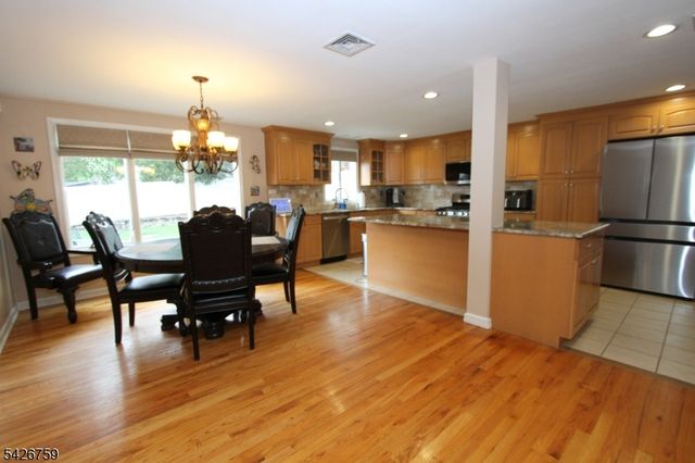 7 Stuart St, Waldwick Boro, NJ 07463