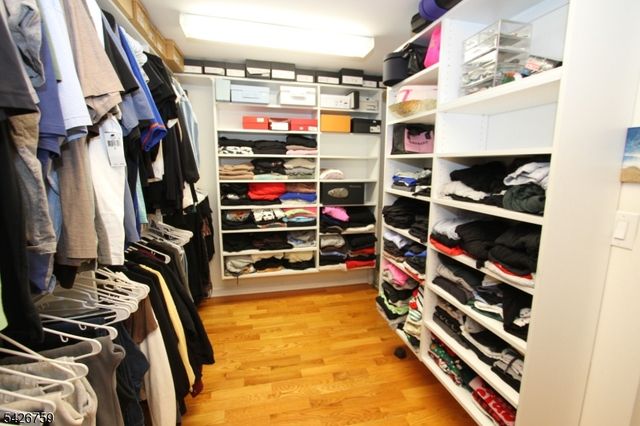 7 Stuart St, Waldwick Boro, NJ 07463