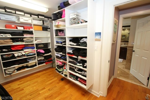 7 Stuart St, Waldwick Boro, NJ 07463