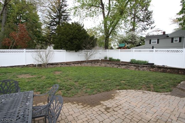 7 Stuart St, Waldwick Boro, NJ 07463