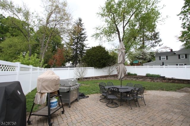 7 Stuart St, Waldwick Boro, NJ 07463