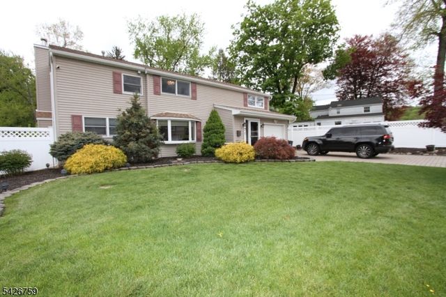 7 Stuart St, Waldwick Boro, NJ 07463
