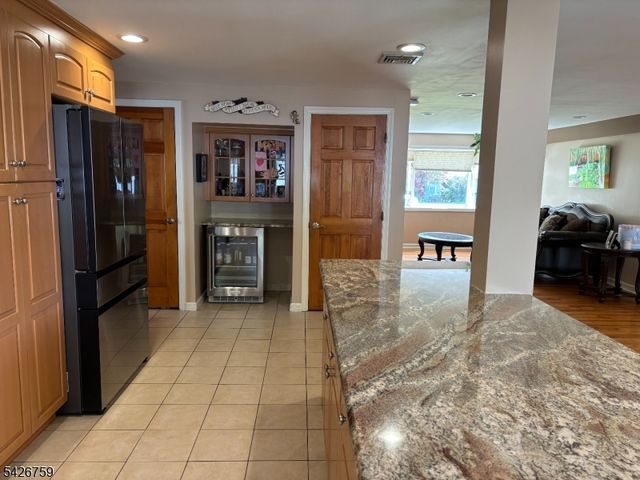 7 Stuart St, Waldwick Boro, NJ 07463