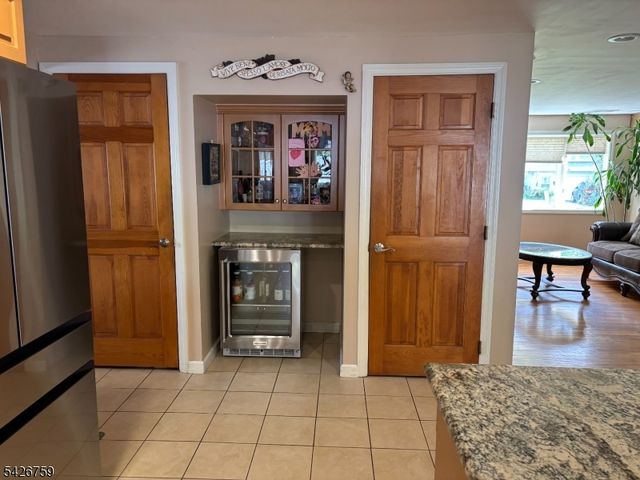 7 Stuart St, Waldwick Boro, NJ 07463