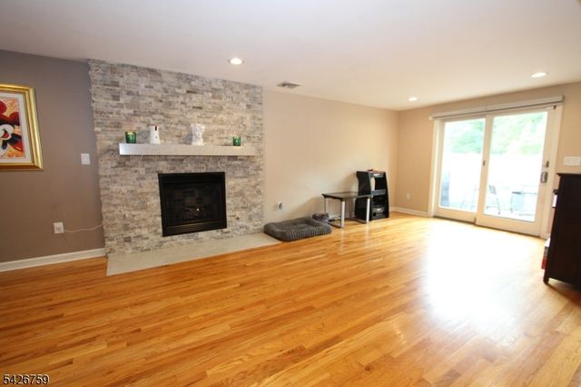 7 Stuart St, Waldwick Boro, NJ 07463
