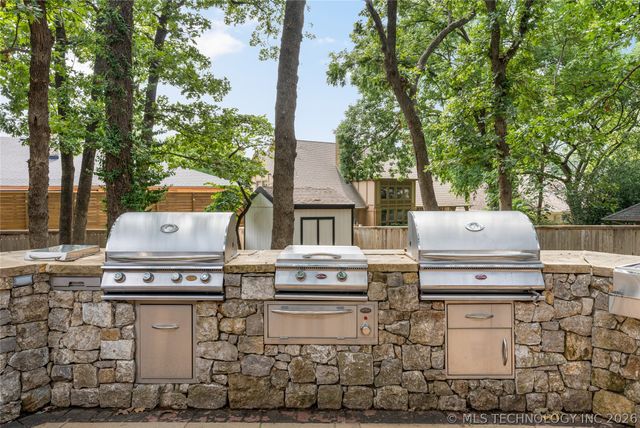 7305 S College Avenue, Tulsa, OK 74136