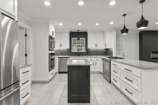7305 S College Avenue, Tulsa, OK 74136