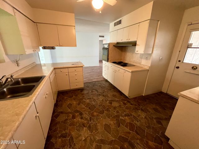 10801 W CLAIR Drive, Sun City, AZ 85351