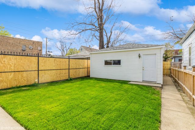 3311 W Belle Plaine Avenue, Chicago, IL 60618
