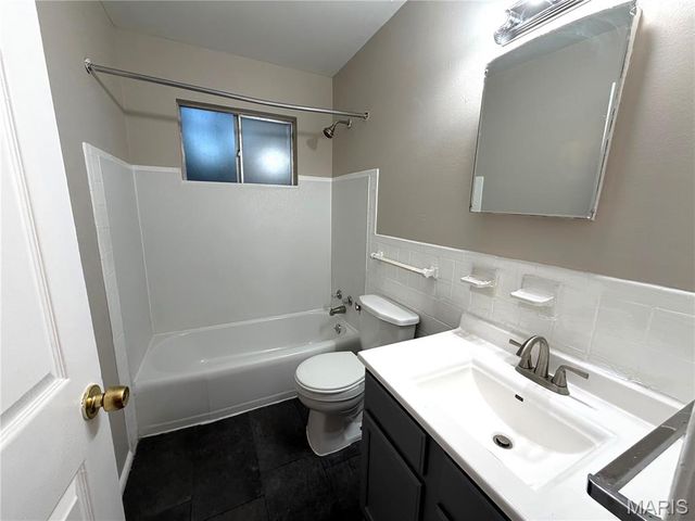 238 Gladys Avenue, Hazelwood, MO 63135