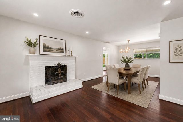 18301 CABIN RD, Triangle, VA 22172