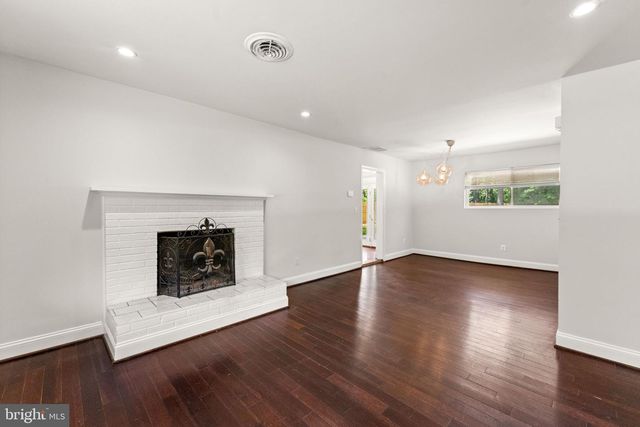 18301 CABIN RD, Triangle, VA 22172