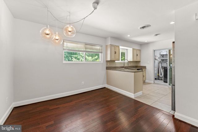18301 CABIN RD, Triangle, VA 22172