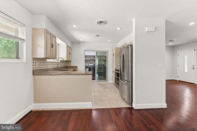 18301 CABIN RD, Triangle, VA 22172