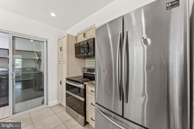 18301 CABIN RD, Triangle, VA 22172