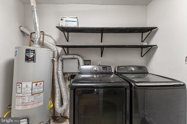 18301 CABIN RD, Triangle, VA 22172