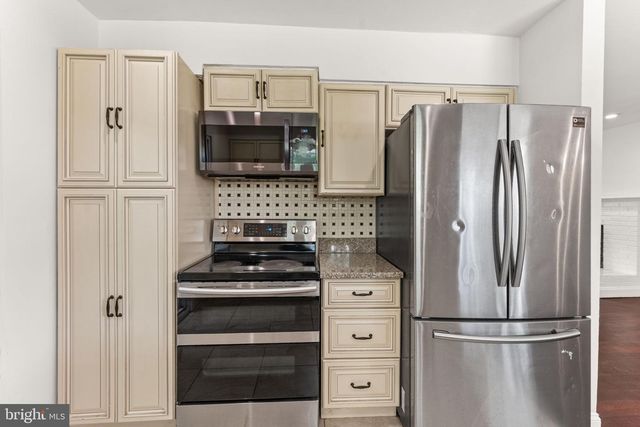 18301 CABIN RD, Triangle, VA 22172