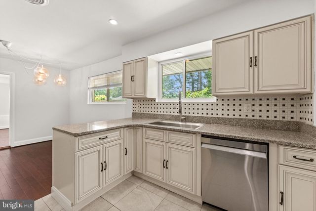 18301 CABIN RD, Triangle, VA 22172