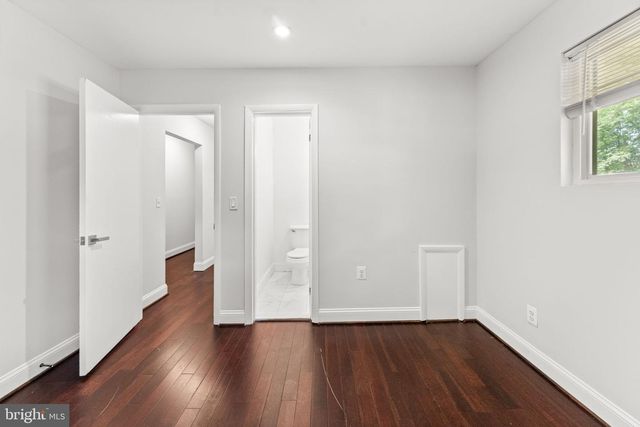 18301 CABIN RD, Triangle, VA 22172