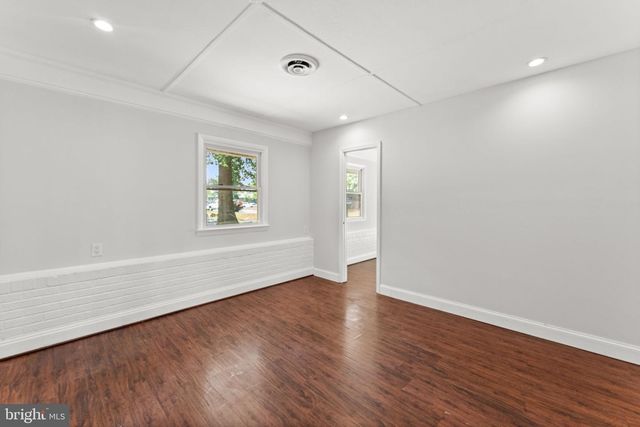 18301 CABIN RD, Triangle, VA 22172