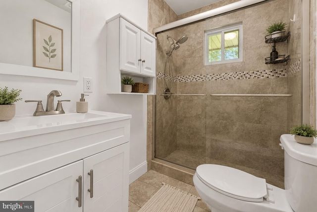 18301 CABIN RD, Triangle, VA 22172