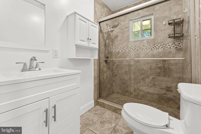 18301 CABIN RD, Triangle, VA 22172