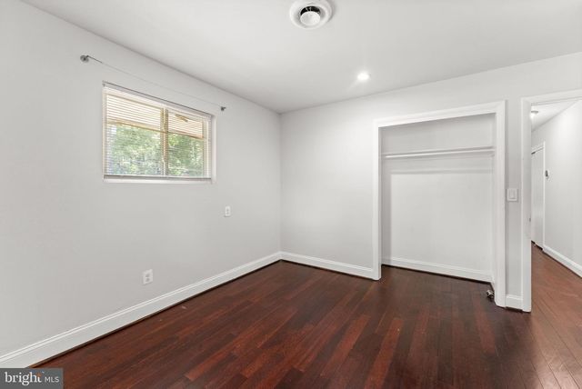 18301 CABIN RD, Triangle, VA 22172