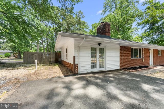 18301 CABIN RD, Triangle, VA 22172