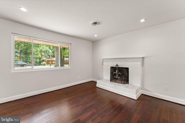 18301 CABIN RD, Triangle, VA 22172