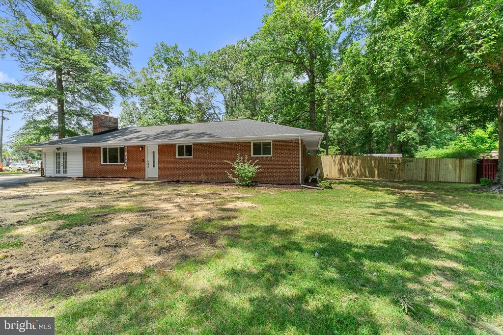 18301 CABIN RD, Triangle, VA 22172
