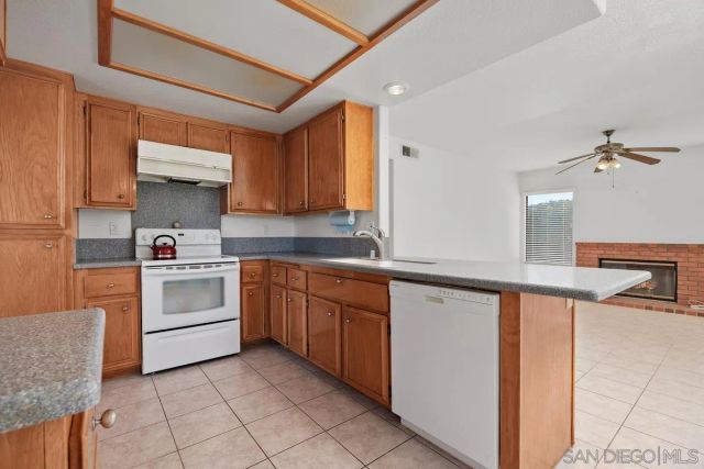 5070 Chalet Dr, Oceanside, CA 92057