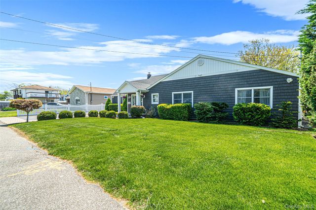 418 Bay 6th Street, West Islip, NY 11795