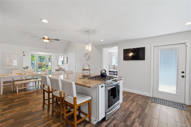 418 Bay 6th Street, West Islip, NY 11795